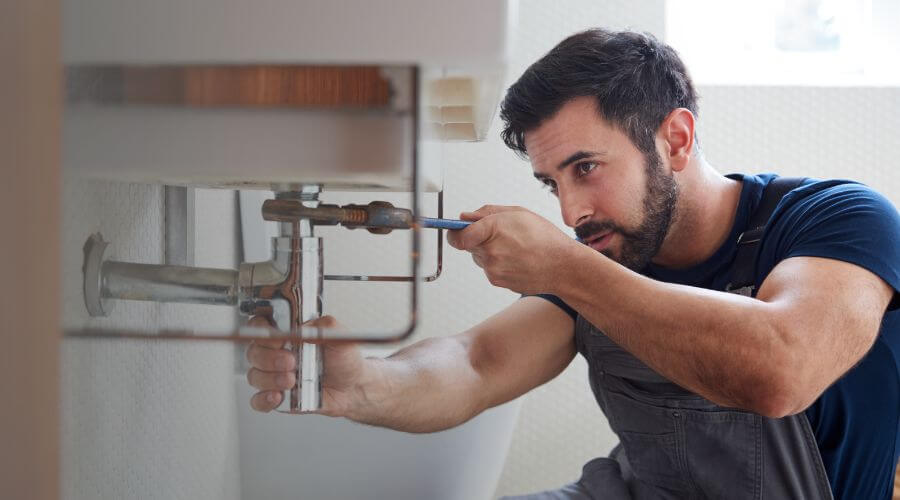 Expert burst pipe repair services in Many, LA